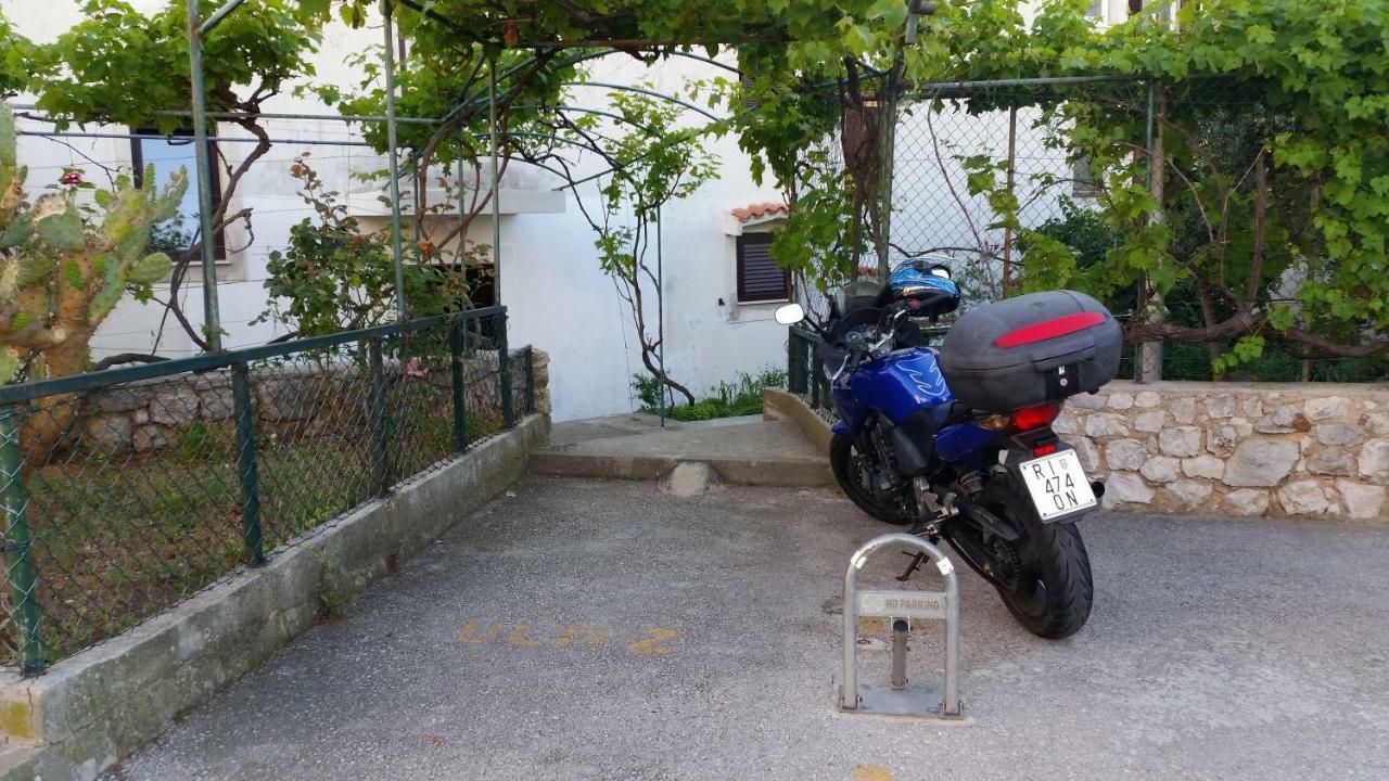 Apartman Sabljak 말리로시니 외부 사진